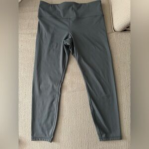 Athleta Elation Train 7/8 Tight Size Large